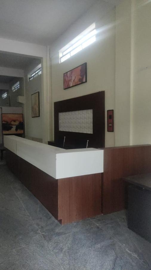 העיר בנגלור Abuzz Oxfordcaps Bannerghatta מראה חיצוני תמונה