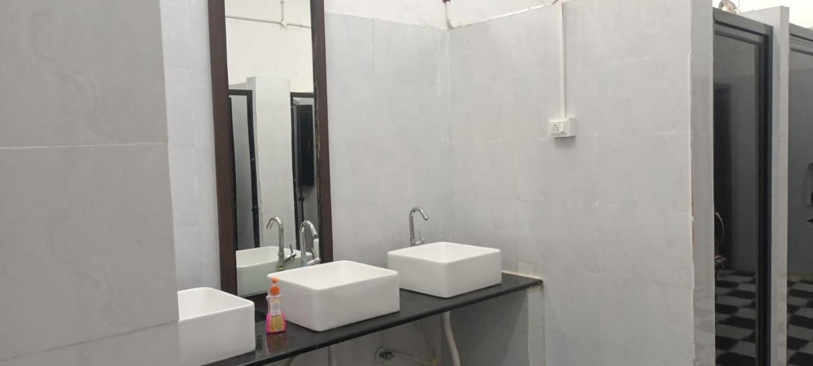 העיר בנגלור Abuzz Oxfordcaps Bannerghatta מראה חיצוני תמונה